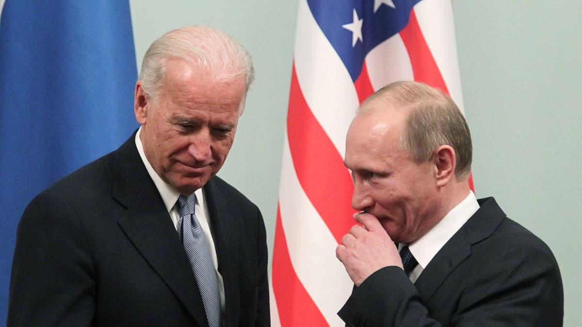 Yhdysvaltain entinen varapresidentti Joe Biden ja Venäjän pääministeri Vladimir Putin tapasivat Moskovassa vuonna 2011.