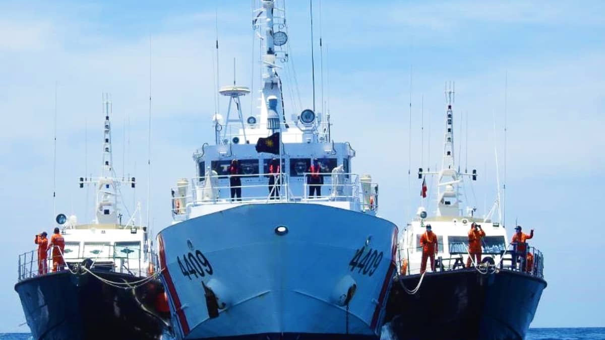 Filippiinien rannikkovartioston aluksia Etelä-Kiinan merellä huhtikuussa 2021.