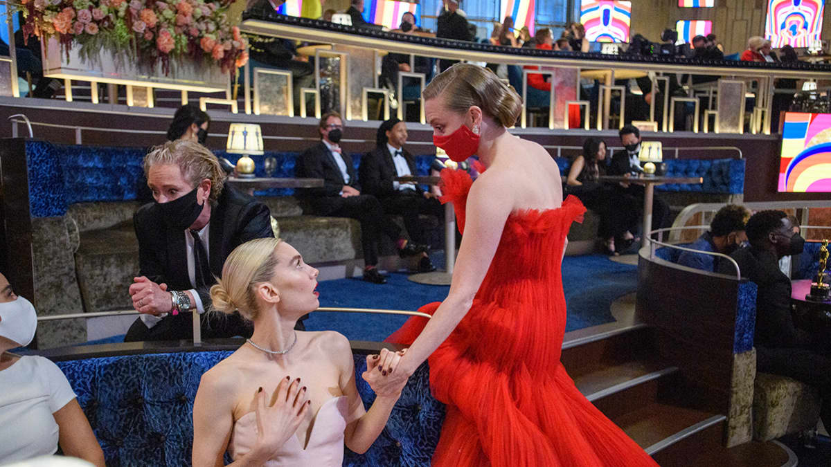 Vanessa Kirby ja Amanda Seyfried 