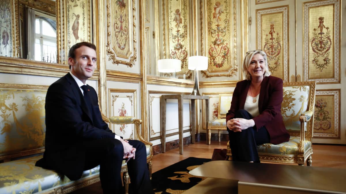 Edellisten ja tulevien presidentinvaalien todennäköinen vastapari Emmanuel Macron ja Marine Le Pen tapasivat Élysée-palatsissa 2019.