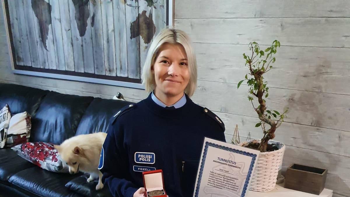 Heidi Foxell sai poliisipäällikön mitalin 6. joulukuuta 2020. Mitalin saamisen lähtökohtana on ansiokas toiminta tai poikkeuksellinen teko, jolla asianomainen on osoittanut rohkeutta, pyyteetöntä auttamishalua tai ammattitaitoaan.