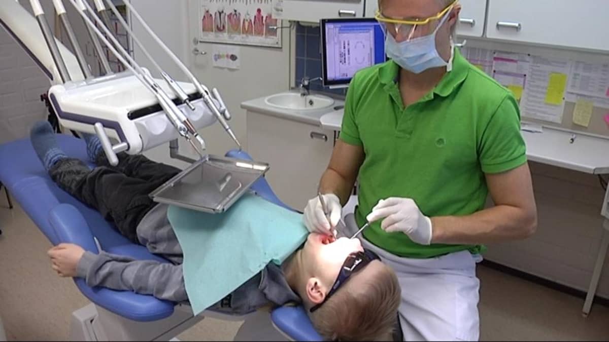 Mikkelissä hyvät kokemukset hammaslääkäreiden töiden siirtämisestä  suuhygienisteille | Yle Uutiset