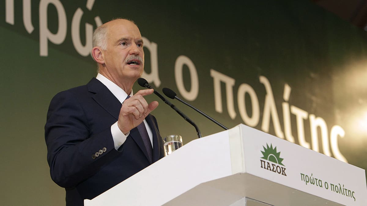 George Papandreou puhuu puoluekokoukselle.