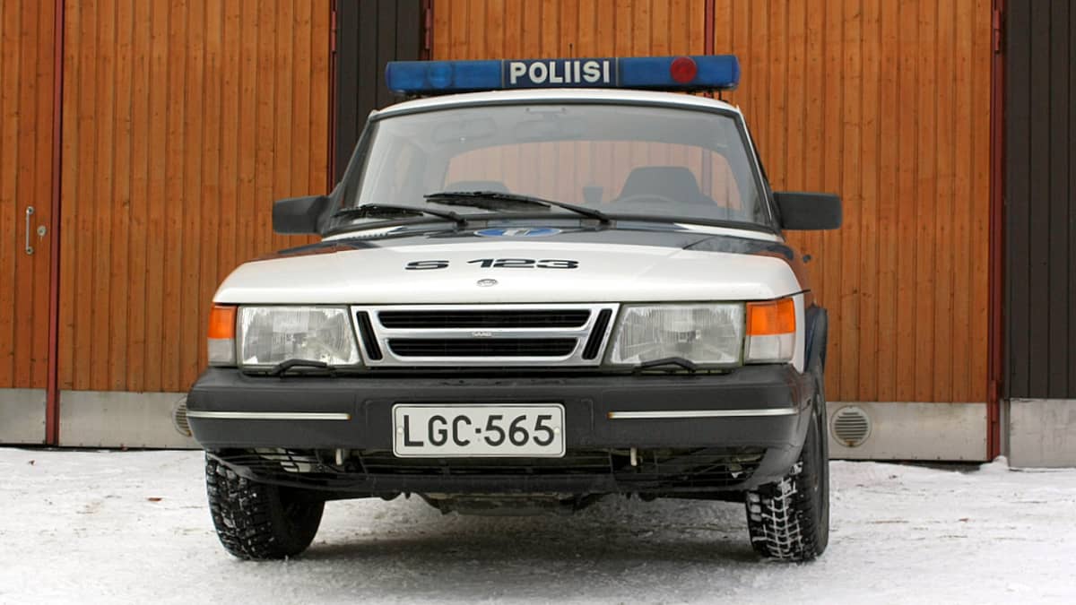 Vanha poliisiauto sykähdyttää yhä | Yle Uutiset