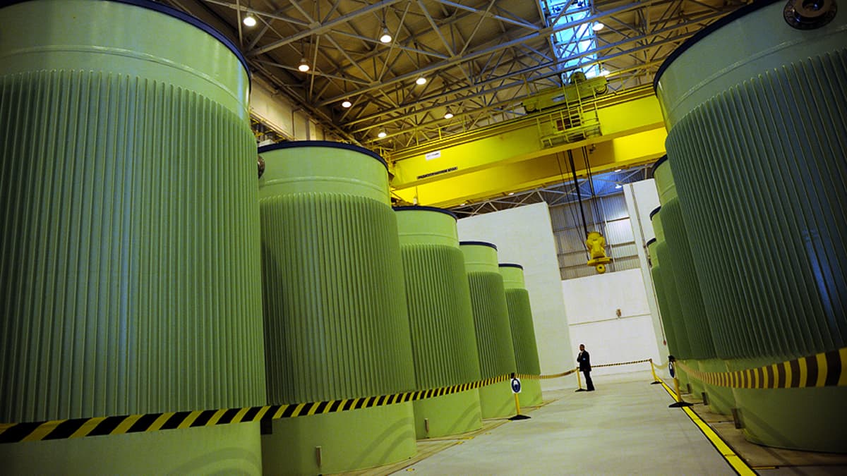 Käytetyn ydinpolttoaineen varastointisäiliöitä Kozloduyn ydinvoimalassa.