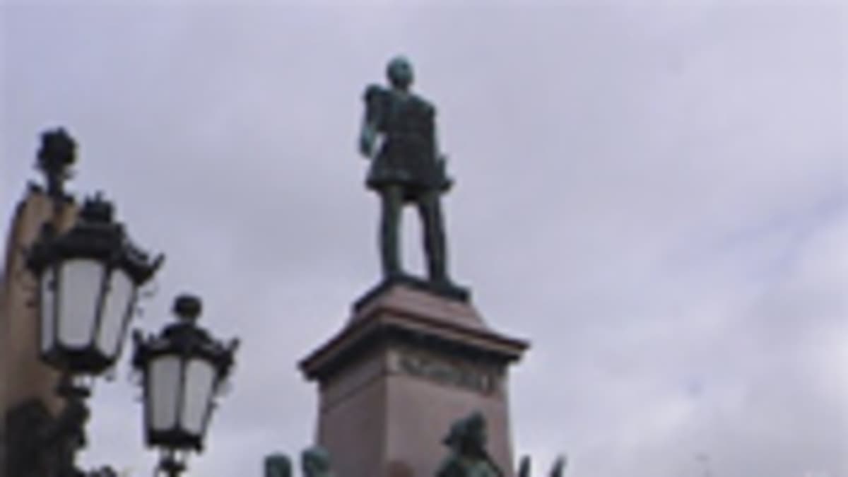 Aleksanteri II:n patsas Helsingin Senaatintorilla