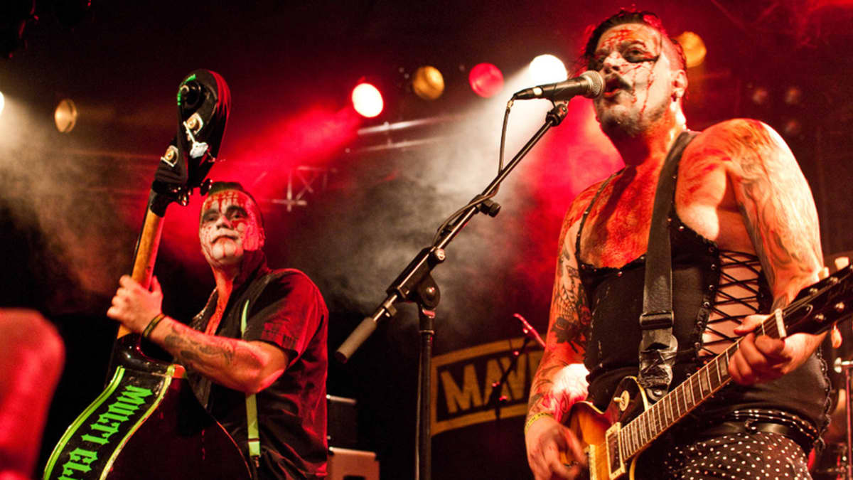 Lavalla masturboinnista sakkoja kahdelle | Yle Uutiset