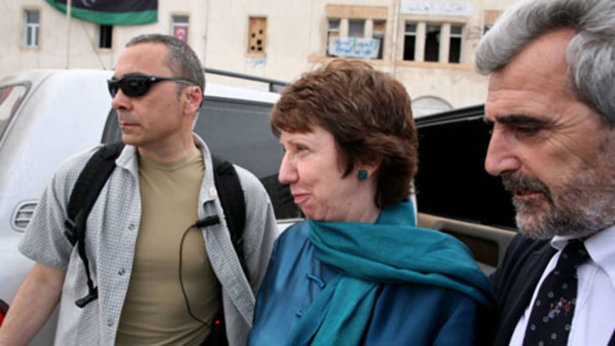 eu-n-ulkoministeri-vierailee-benghazissa-yle-uutiset