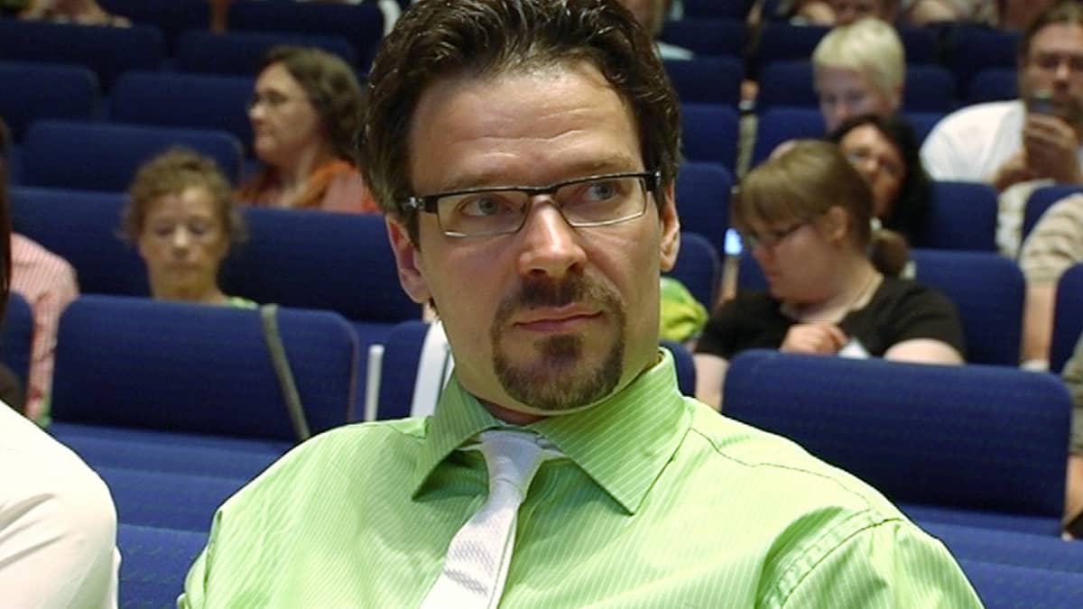 Ville Niinistö vihreiden puoluekokouksessa.