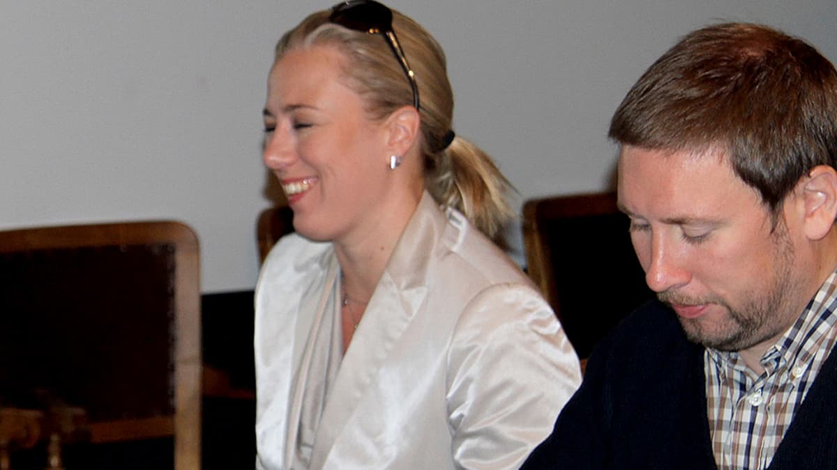 Jutta Urpilainen ja Paavo Arhinmäki Säätytalon hallitusneuvotteluissa 16. kesäkuuta.