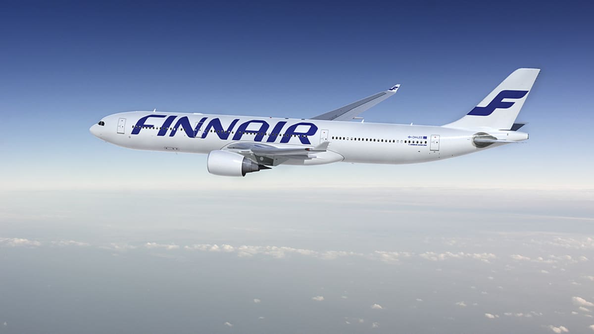 Kuva Airbus A330 -lentokoneesta, joka on maalattu Finnairin uuden brändin mukaisesti.