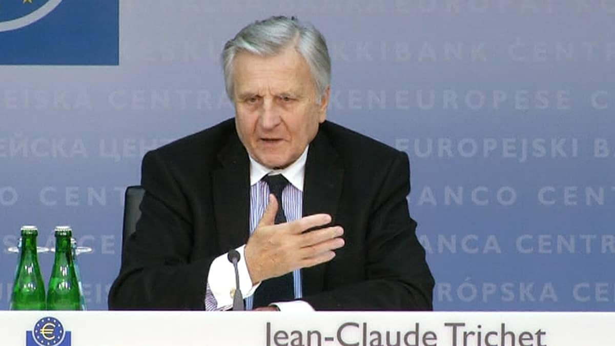 Euroopan keskuspankin pääjohtaja Jean-Claude Trichet tiedotustilaisuudessa.