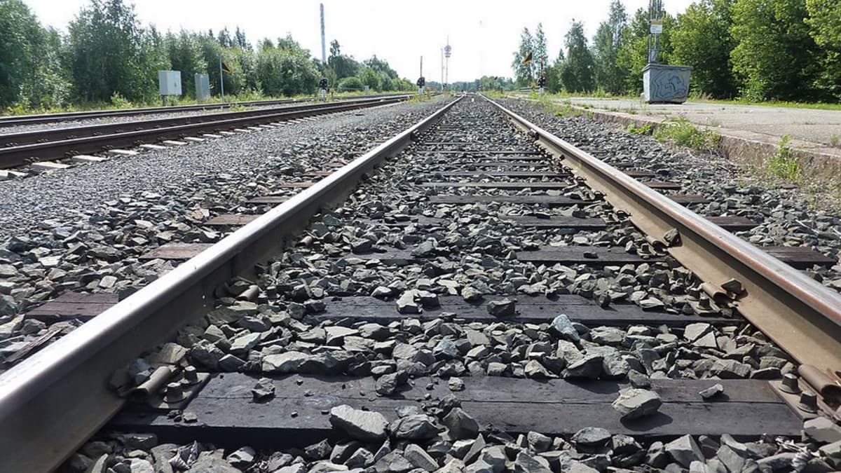 Tornion itäinen rautatieseisake vaihtuu Tornion asemaksi | Yle Uutiset