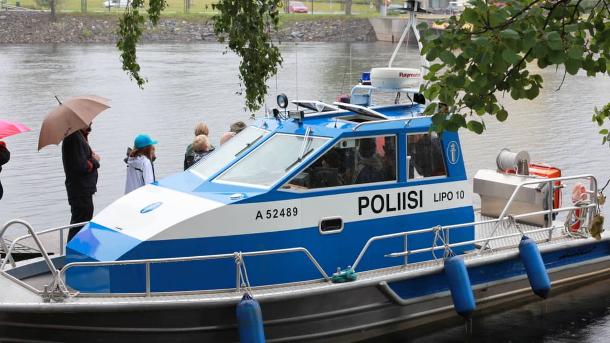 Poliisivene Ilosaaressa.