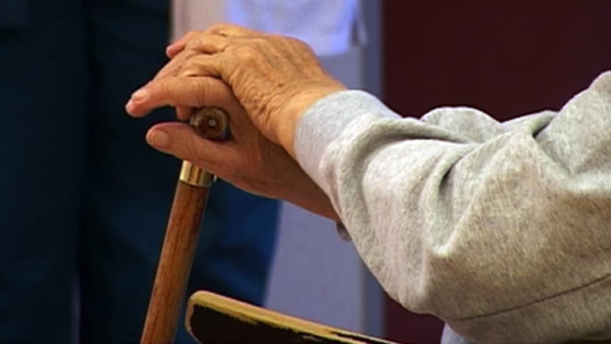 Koti voi olla vanhuksen vankila | Yle Uutiset