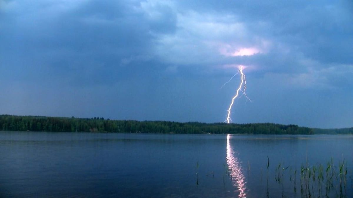 Lightning and huge hailstones lash southern Finland | News | Yle Uutiset