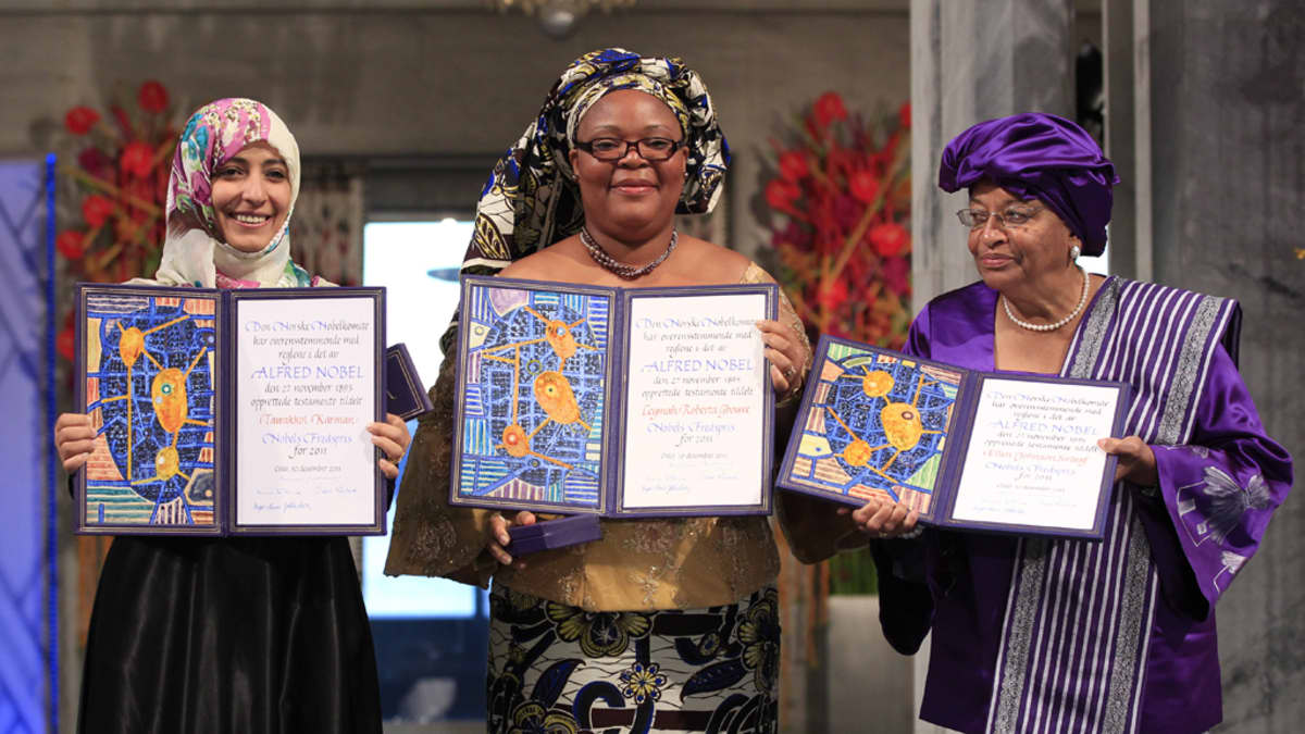 Jemeniläinen Tawakkul Karman, liberialainen rauhanaktivisti Leymah Gbowee ja Liberian presidentti Ellen Johnson-Sirleaf vastaanottivat Nobelin rauhanpalkinnon Oslossa 10.12.2011.
