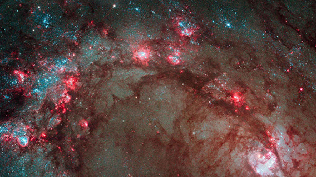 Hubble-teleskoopin ottama kuva syntyvästä tähdestä M83-galaksissa.