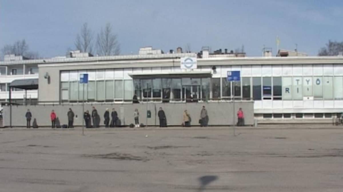 Pro Linja-autoasema kokoaa rivejään Riihimäellä | Yle Uutiset