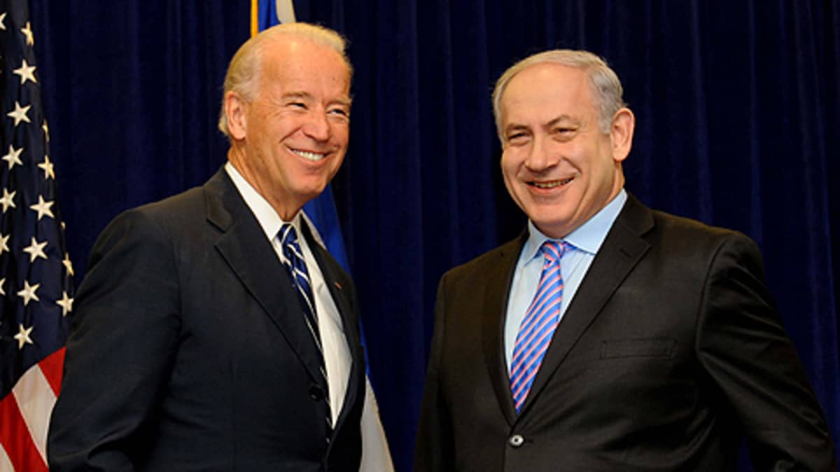 Yhdysvaltain varapresidentti Joe Biden (vas.) ja Israelin pääministeri Benjamin Netanjahu.