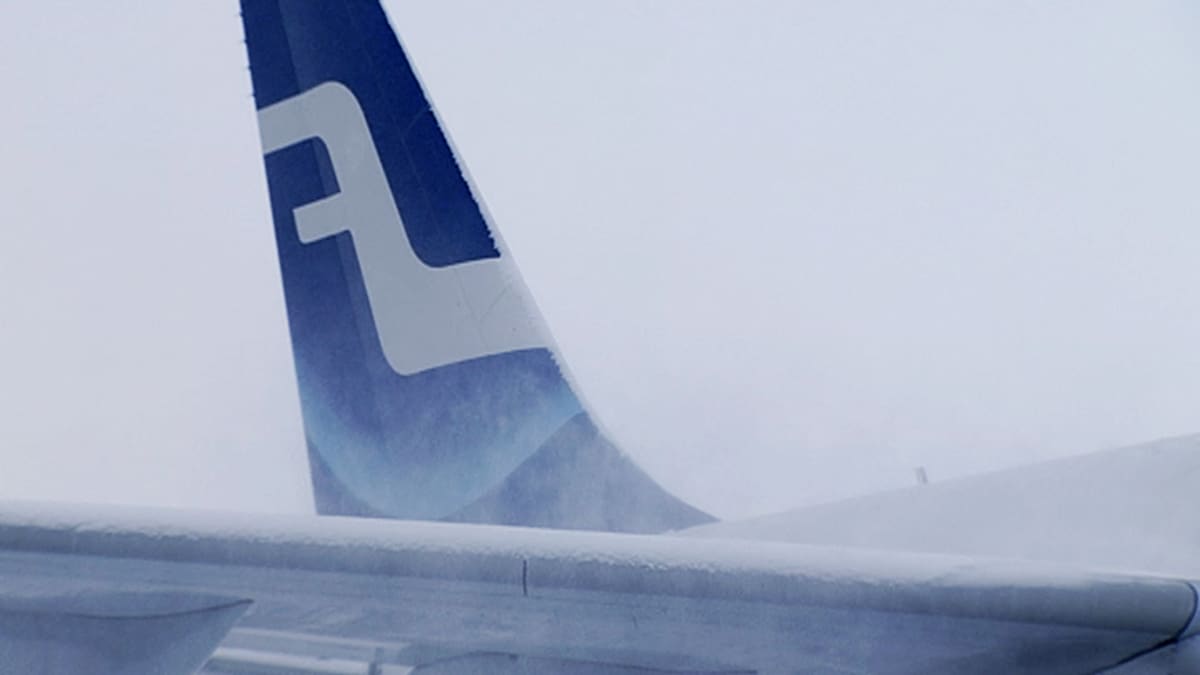 Finnairin lentokoneen pyrstö.