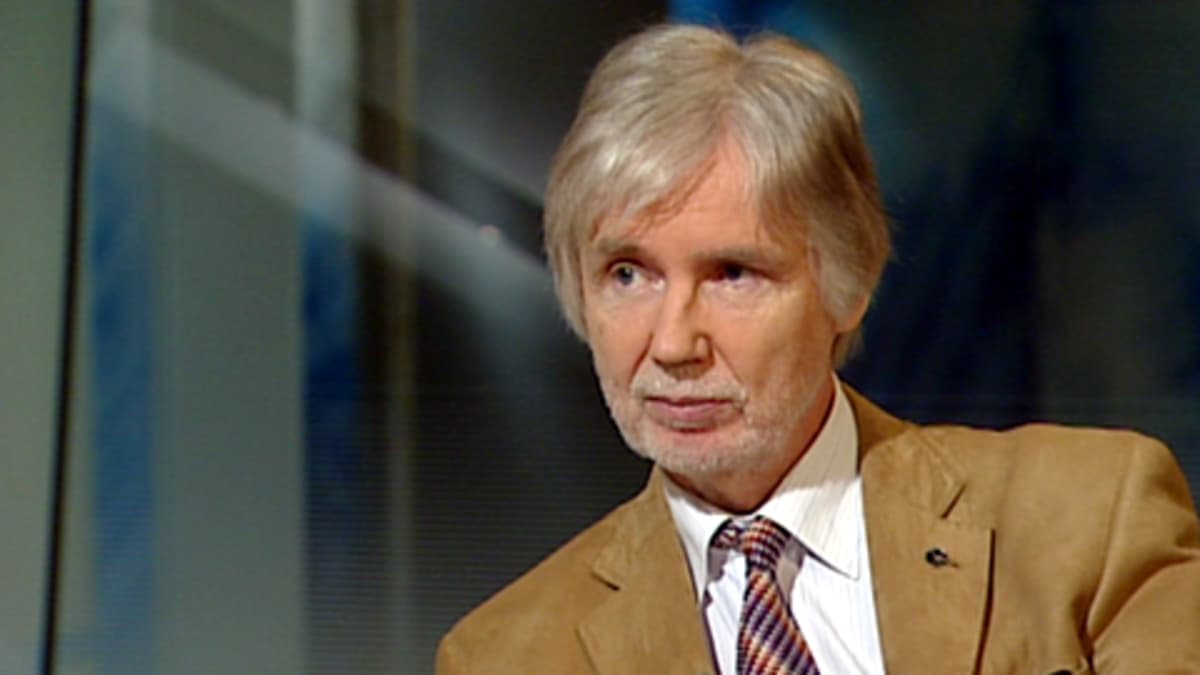 Erkki Tuomioja Yle:n studiossa