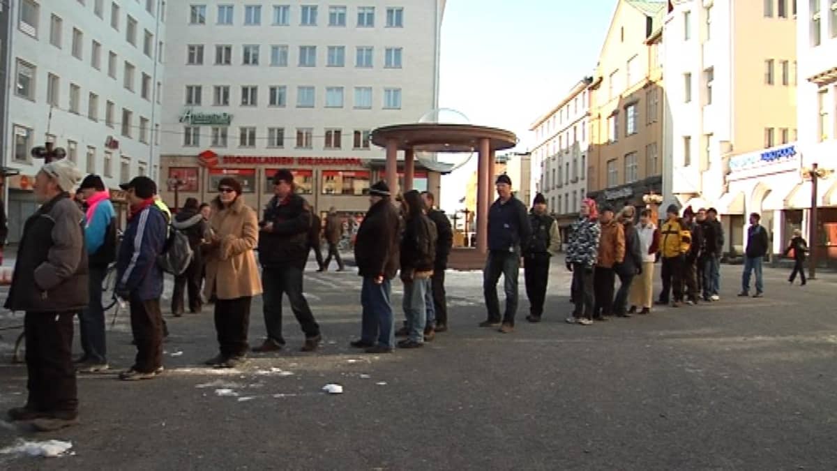 Ruoka-apua jaetaan useammassa paikassa | Yle Uutiset