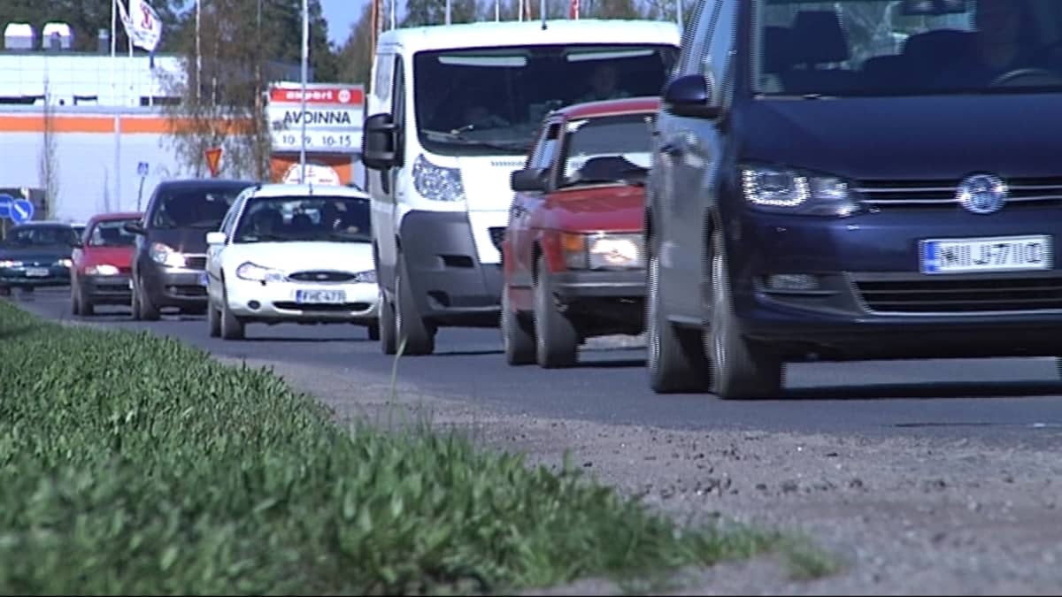 Autojono Vaasan Kivihaassa.