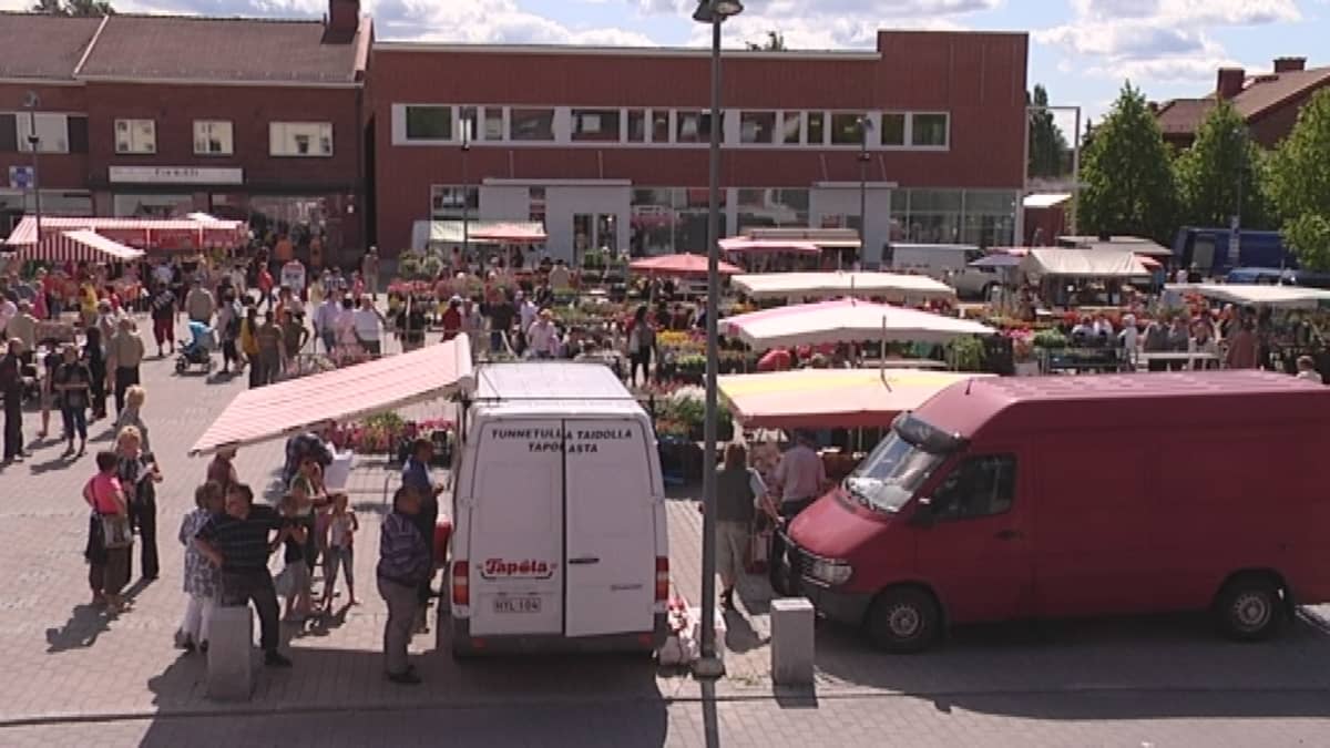 Kankaanpäässä halutaan enemmän väkeä torille – ilmaiset kuljetukset alkavat  juhannuksen jälkeen | Yle Uutiset