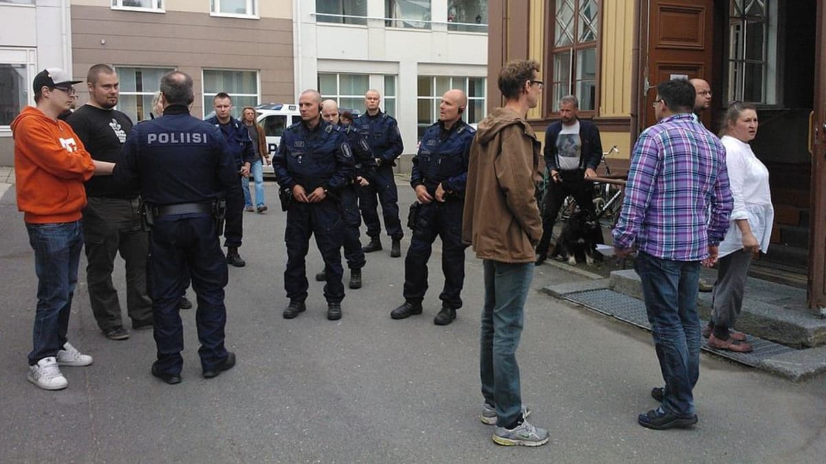 Pepper spray assault at gay event | News | Yle Uutiset