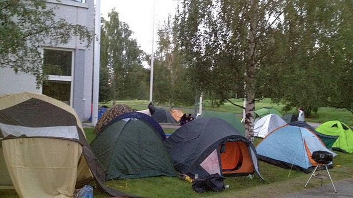 Jyväskylä Cygnaeus lukio abit teltat