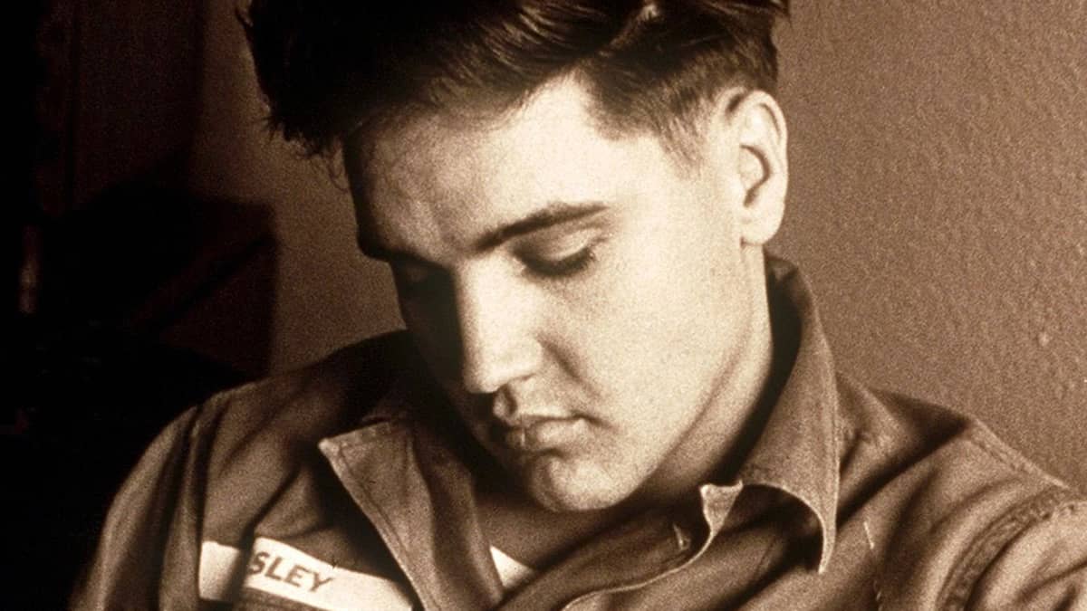 Elvis Presley kuvattuna hänen palvellessaan Yhdysvaltain armeijassa.