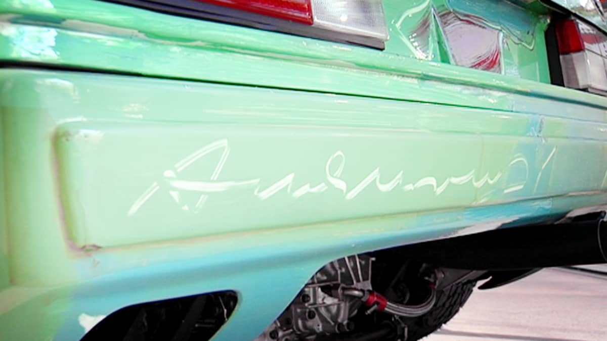 Andy Warholin maalaama auto BMW Art Cars -näyttelyssä Espoon Emmassa.