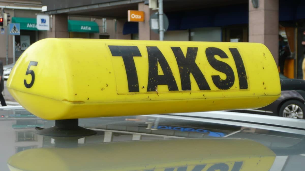 Porilaiset taksiyrittäjät ilmaisevat mieltään: Iso osa autoista ei liiku  torstaina | Yle Uutiset