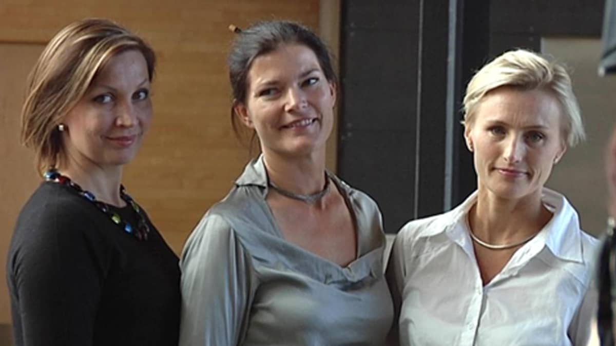 Saija Hollmén (vas.), Jenni Reuter ja Helena Sandman.