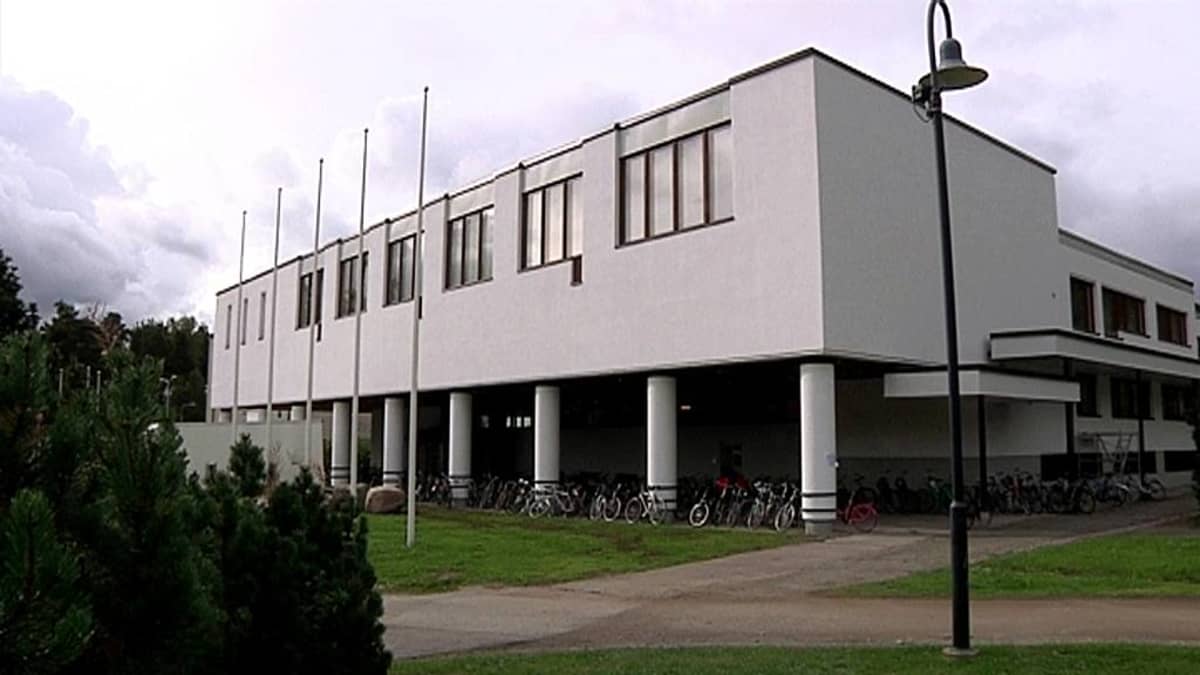 Jyväskylän yliopiston Alvar Aallon suunnittelema Liikunnan rakennus.