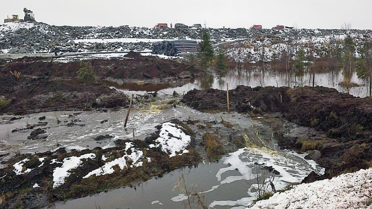 Talvivaaran kaivoksella tapahtui jätevesivuoto 4. marraskuuta.