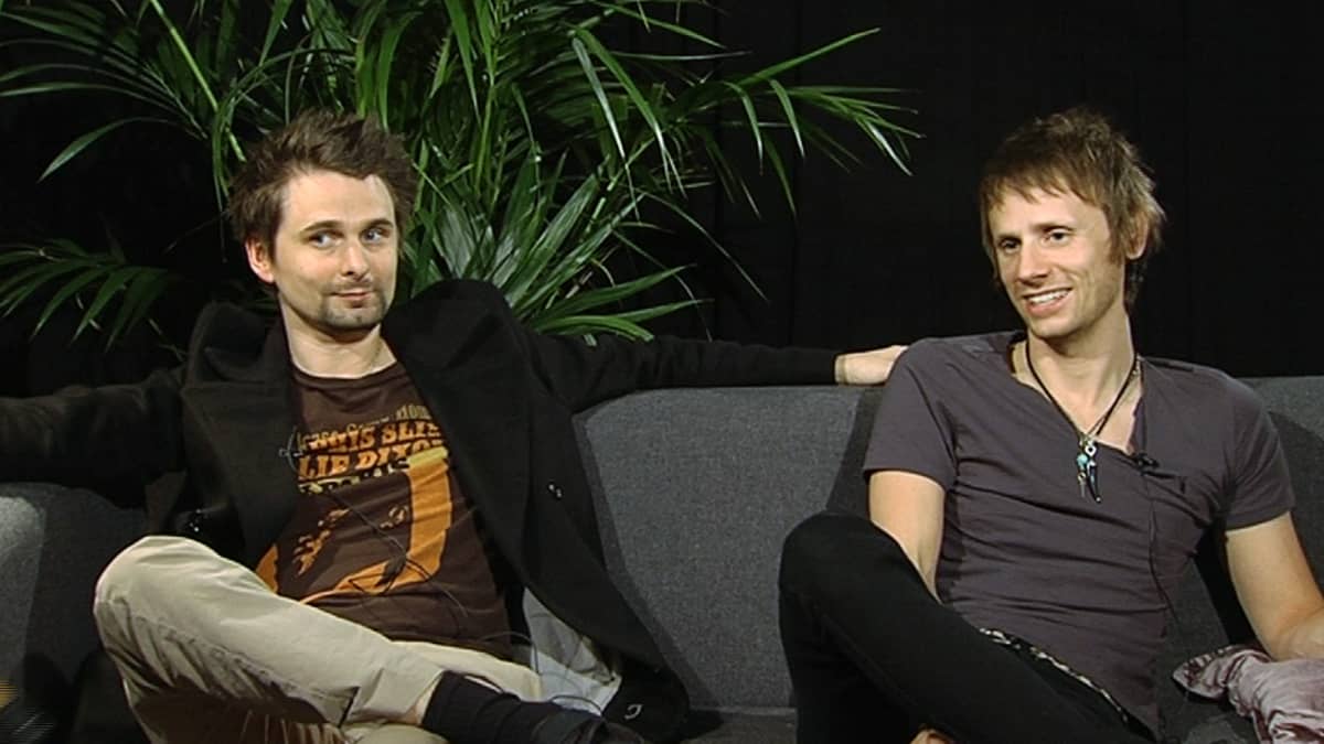 Muse-yhtyeen Matthew Bellamy ja Dominic Howard haastattelussa.