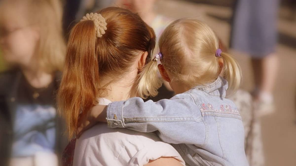 Brittitutkimus 40 prosenttia tuoreista vanhemmista kokee mielenterveysongelmia Yle Uutiset kuva