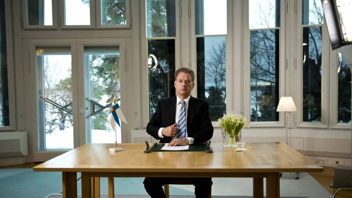 Presidentti Sauli Niinistön uudenvuodenpuheen nauhoitus Mäntyniemessä Helsingissä 31. joulukuuta 2012.