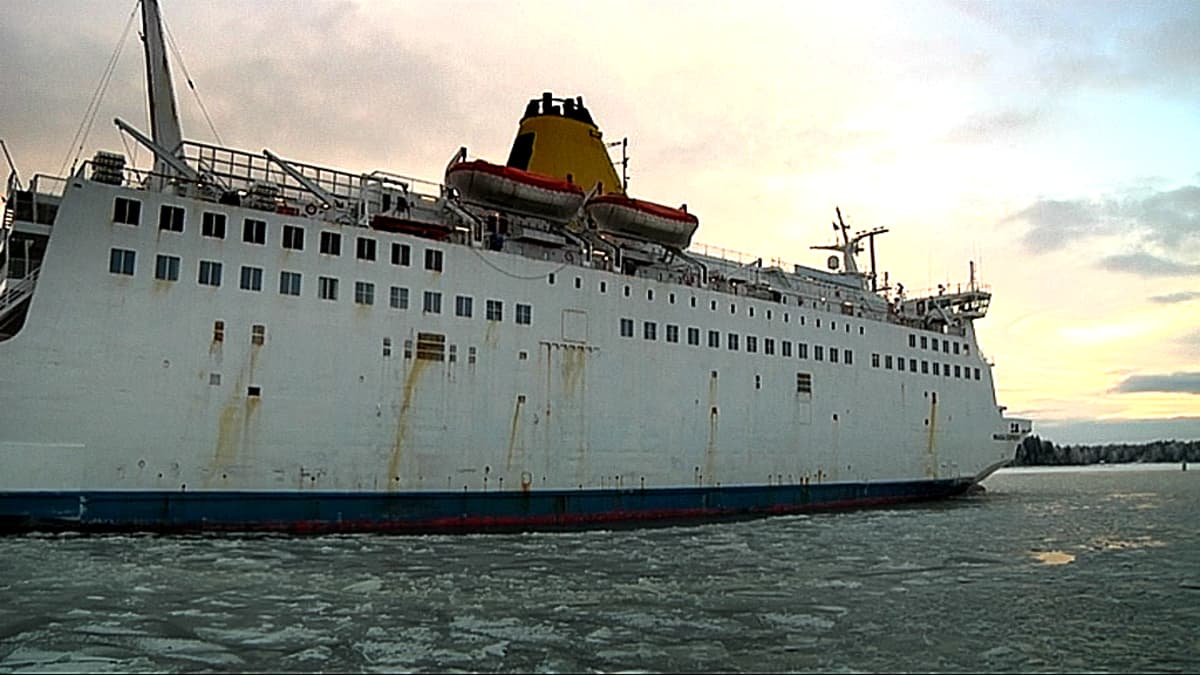 Wasa Express laiva Vaasan satamassa.