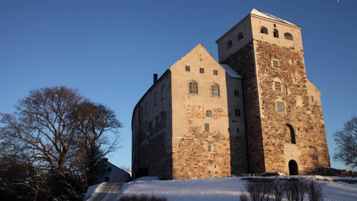 Turun linnaan uusi hissi liikuntarajoitteisille | Yle Uutiset
