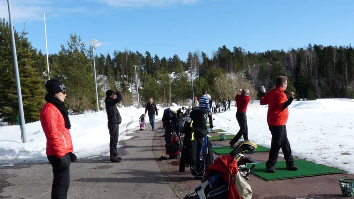 Suomen golfkentät uudistuspaineessa - osakkeiden hinta romahtanut | Yle  Urheilu