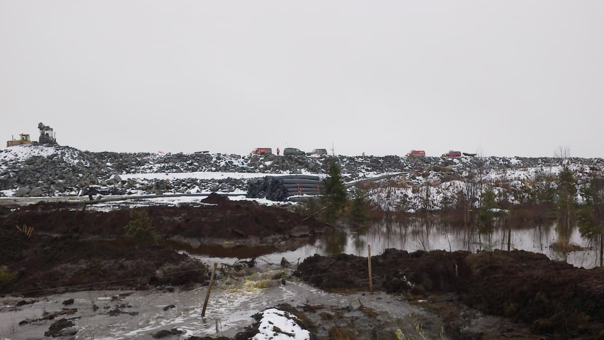 Talvivaaran kipsisakka-altaan vuoto marraskuussa 2012.