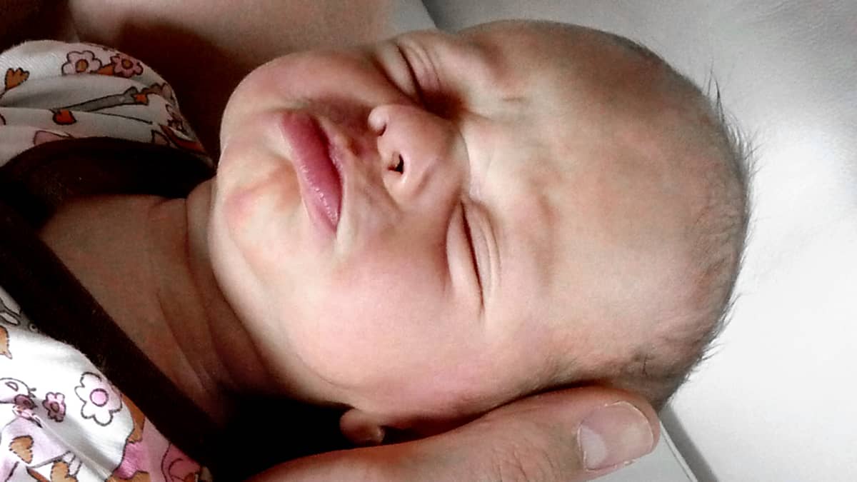 Vauvan itkun syyn voi selvittää silmistä ja huudon voimakkuudesta | Yle  Uutiset