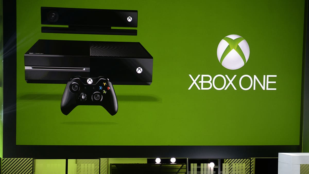 Microsoftin varatoimitusjohtaja Phil Harrison esittelee yhtiön uutta Xbox One -pelikonsolia.