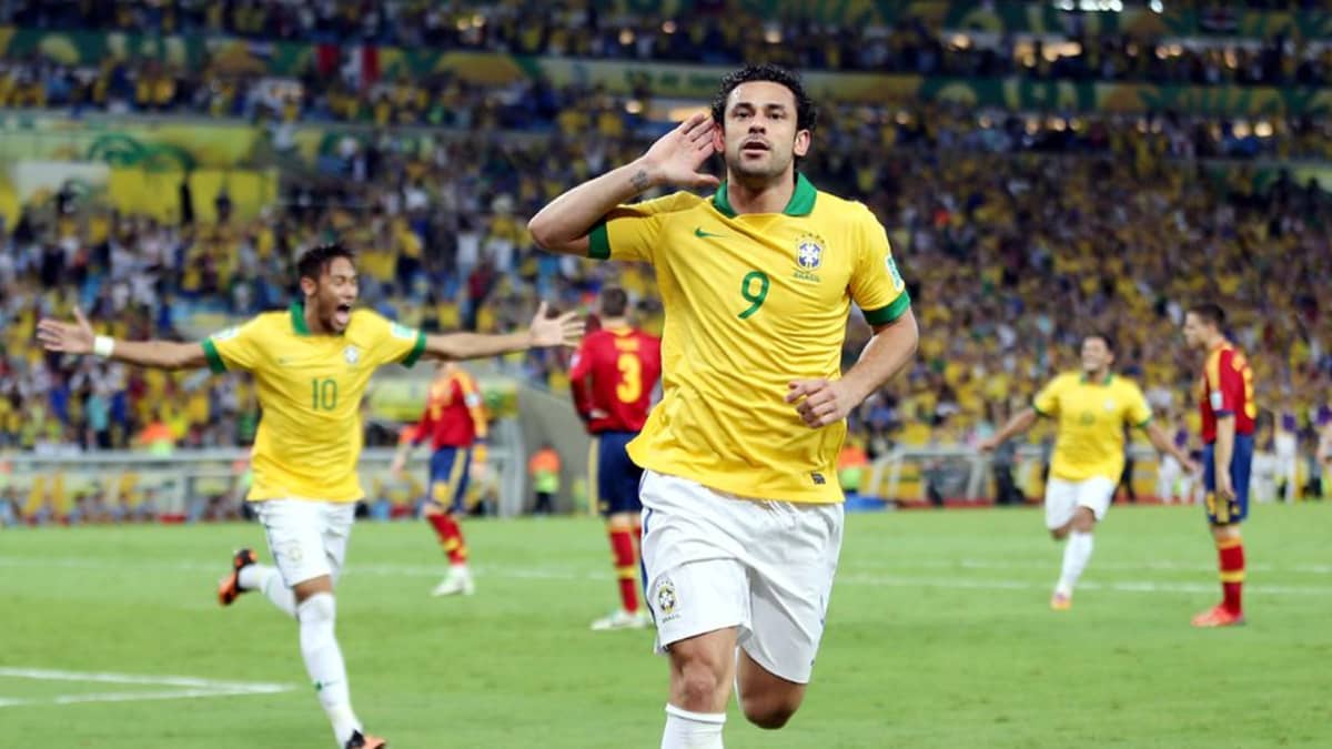 Fred tuulettaa Brasilian 3-0-johtomaalin jälkeen.
