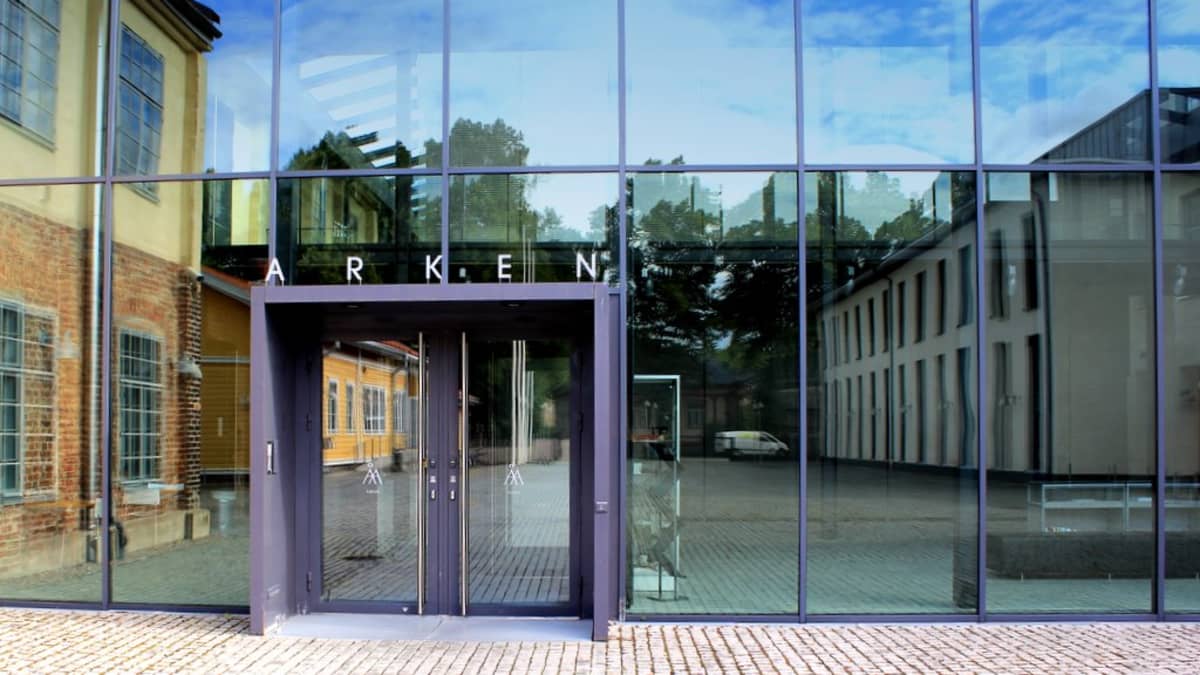 Åbo Akademin Arken-kokonaisuus on tehty Turun rautateollisuuden rakennuksien varaan.