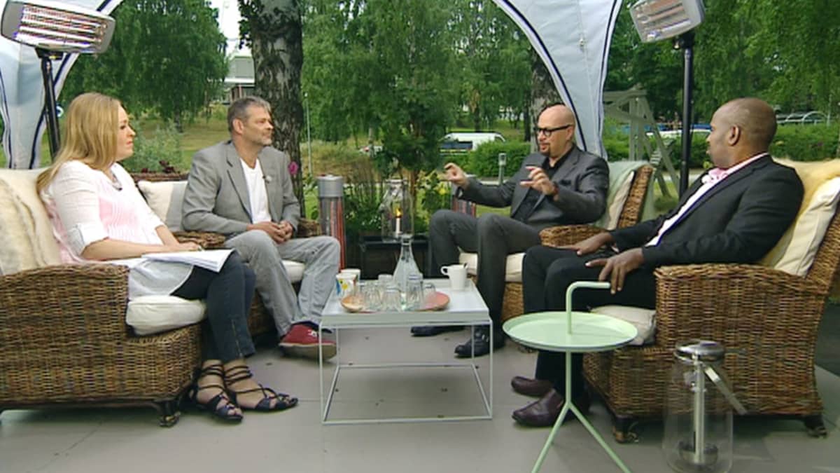 Vieraina toimittaja Roman Schatz, kirjailija Juha Vuorinen ja toimittaja Wali Hashi.