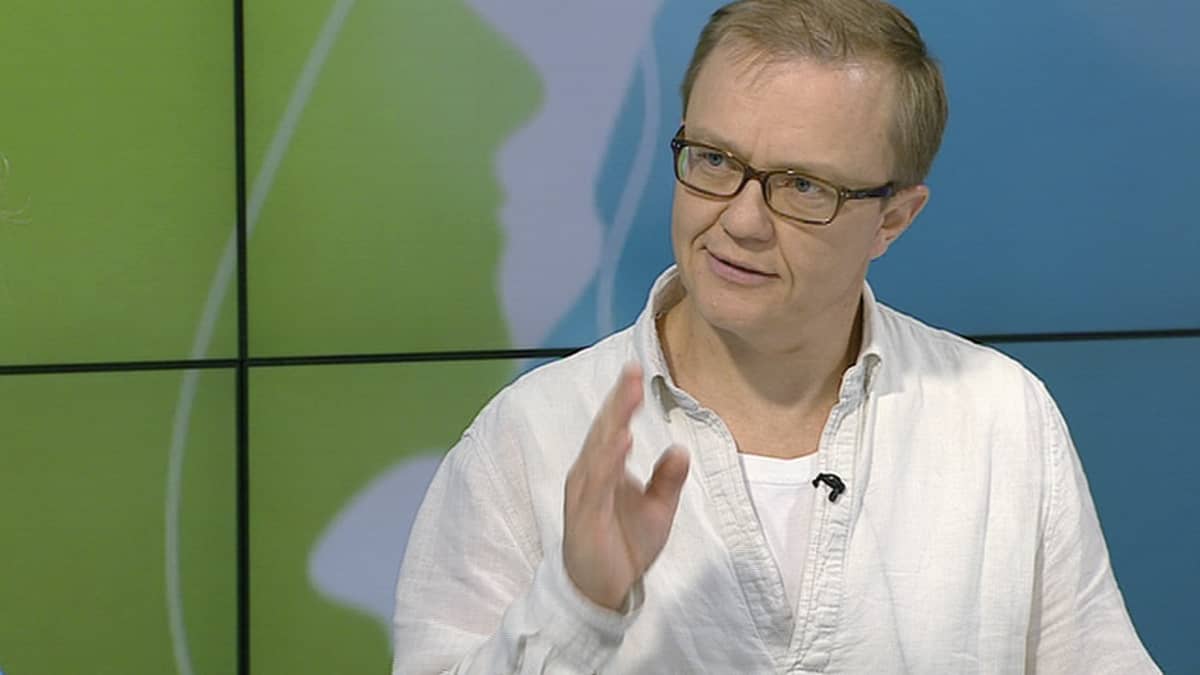 Näyttelijä ja Mikkelin kaupunginteatterin johtaja Mika Nuojua.
